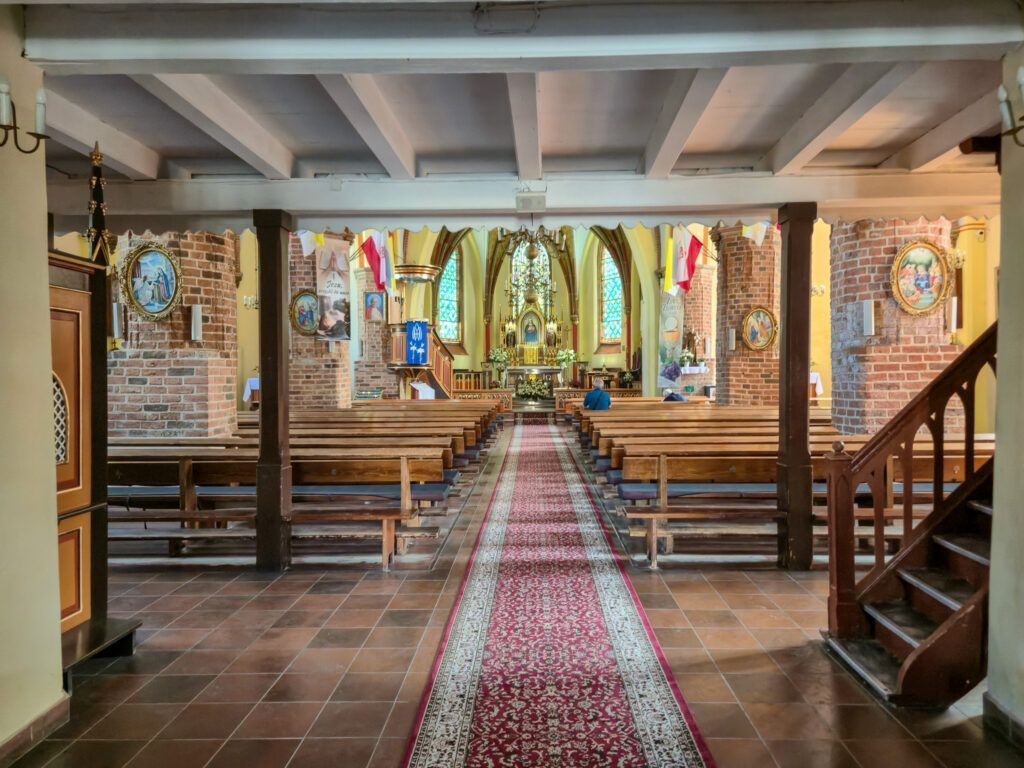 Wnętrze kościoła w Resku