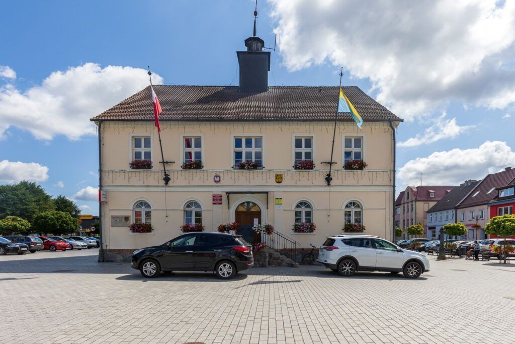 Okolice Reska, ratusz w Resku