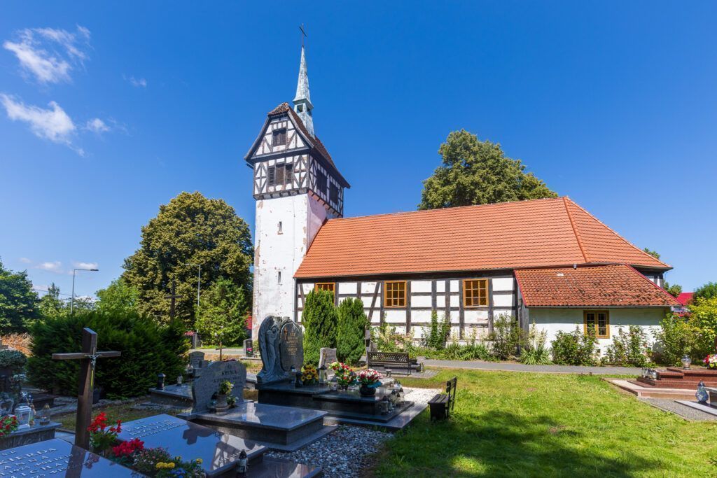 Okolice Reska kościół w Starogardzi
