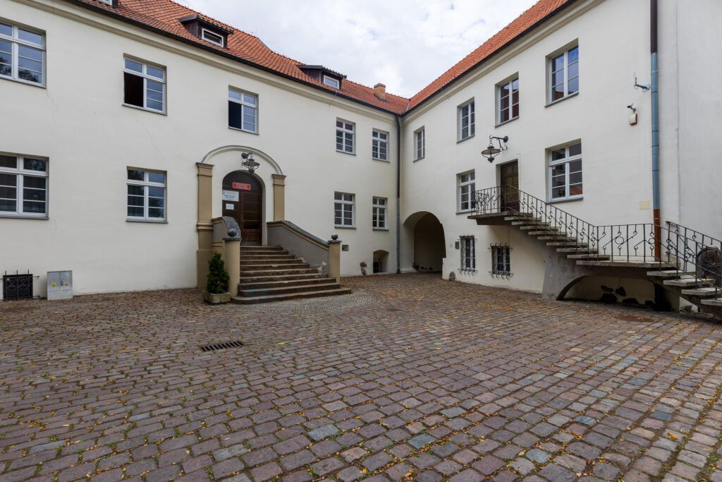 Połczyn-Zdrój dziedziniec pałacowy