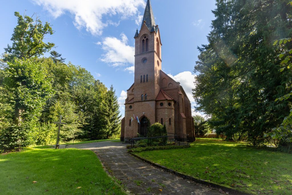 Pałac w Parsowie, kościół