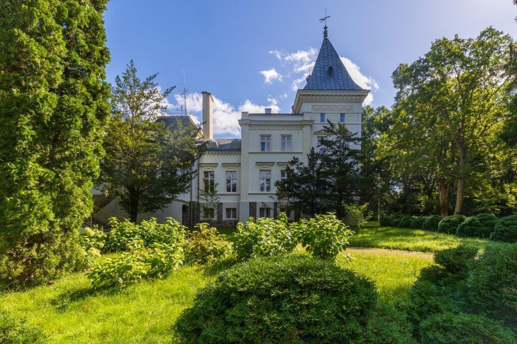 Pałac w Nosowie od strony parku
