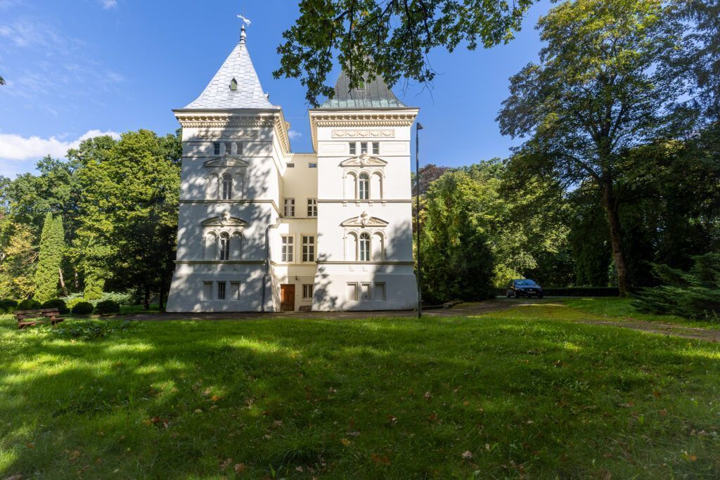 Pałac w Nosowie, widok z boku