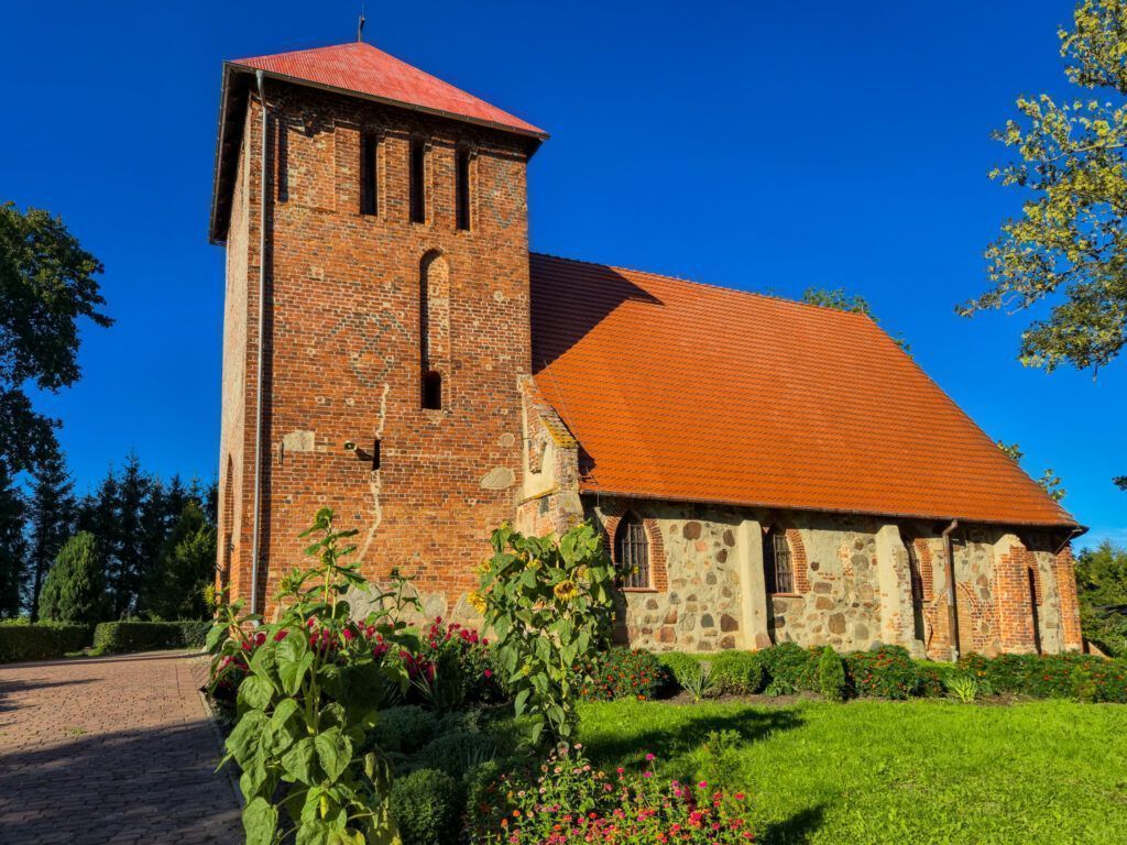 Okolice Sarbinowa, kościół w Śmiechowie