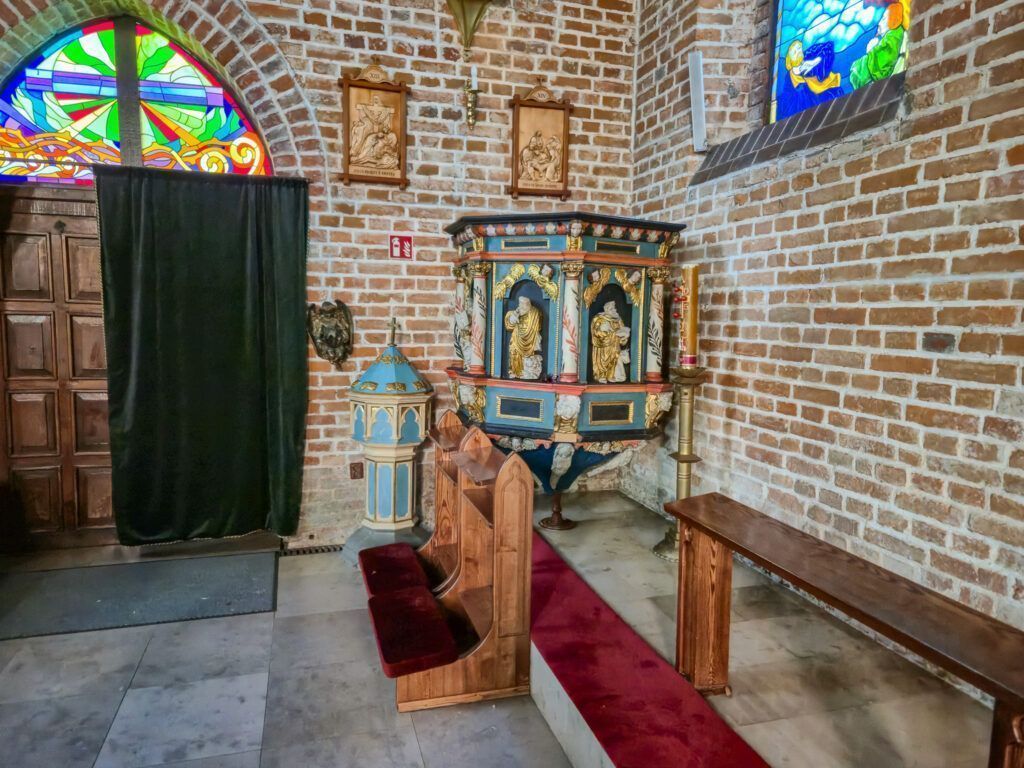 Mielno, barokowa ambona w kościele