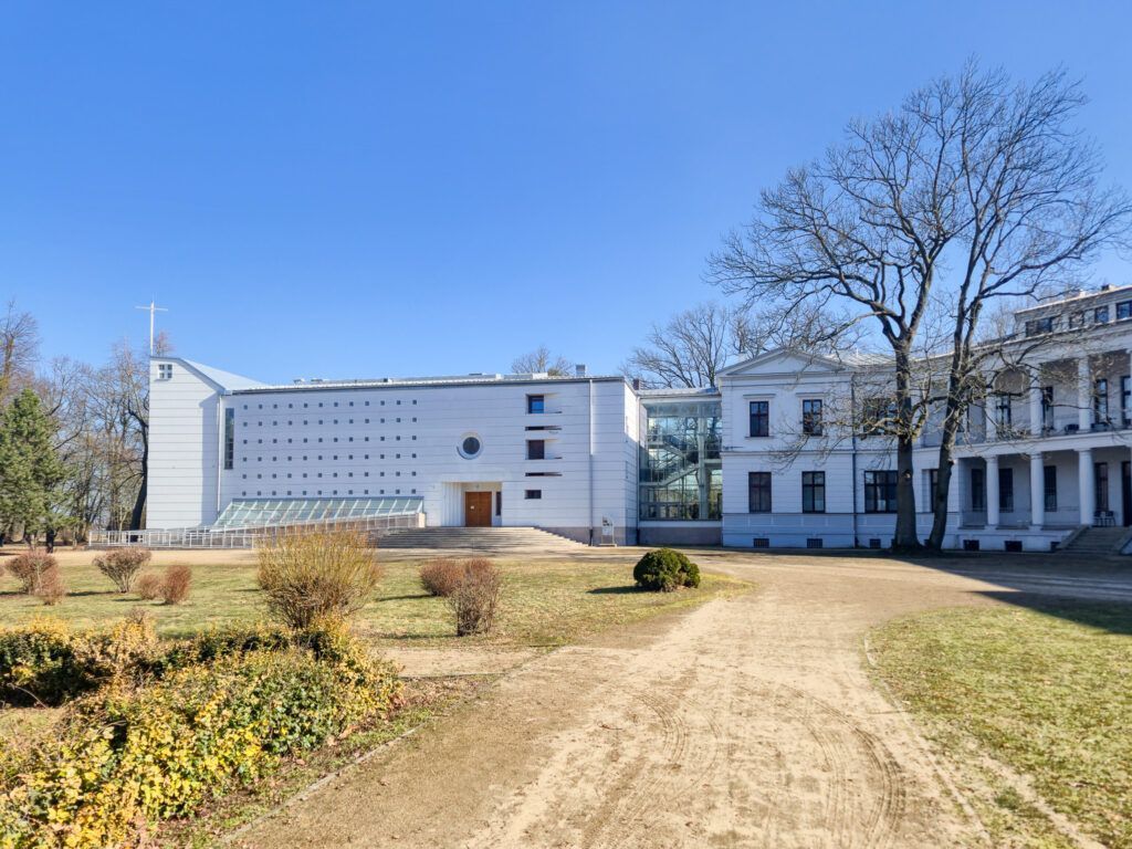 Szymanów kaplica połączona z pałacem