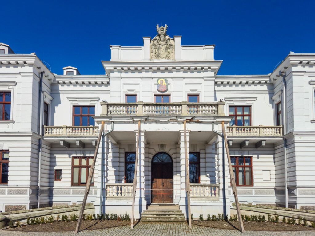 Wejście do pałacu