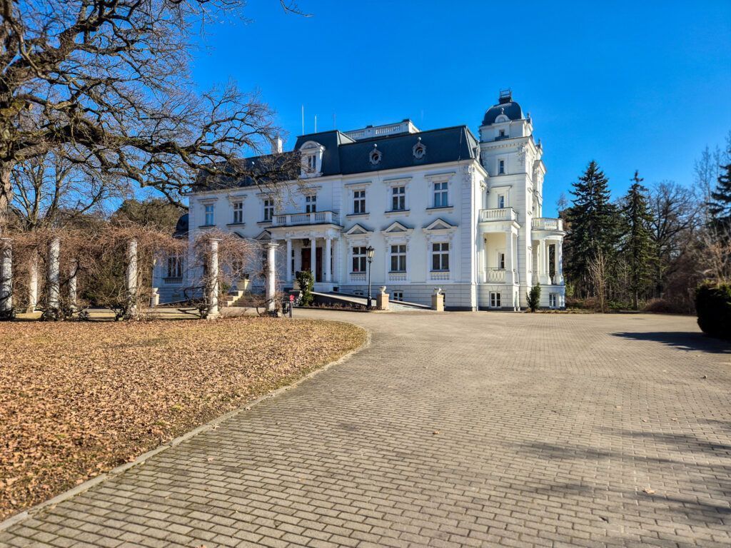 Pałac w Teresinie, widok od frontu